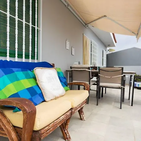 3 Bedrooms House With Sea View And Furnished Terrace At 4 Km Away From The Hébergement de vacances Arafo