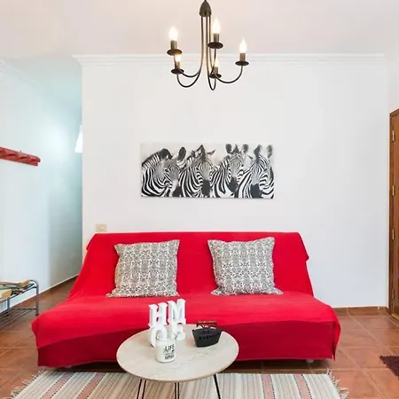 Hébergement de vacances 3 Bedrooms House With Sea View And Furnished Terrace At 4 Km Away From The
